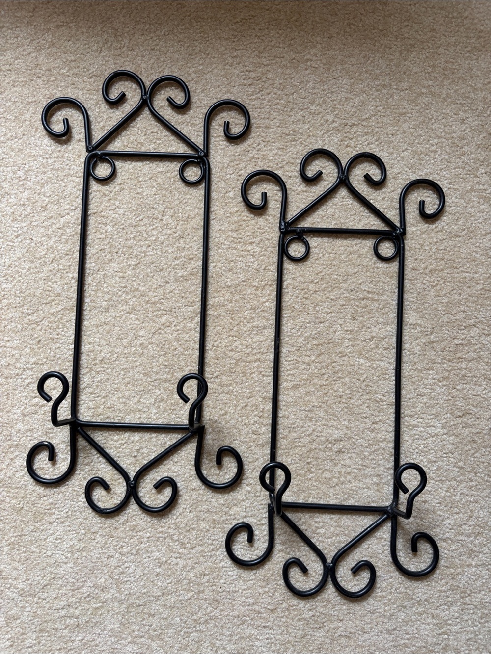 Black Metal Scroll Wall Plate/Frame Hangars